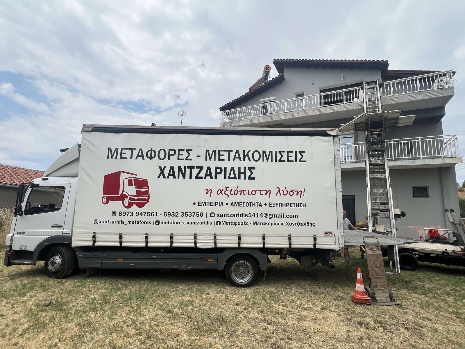 Μεταφορά επίπλων με ανυψωτικό σε κατοικία – Χαντζαρίδης Μετακομίσεις Θεσσαλονίκη